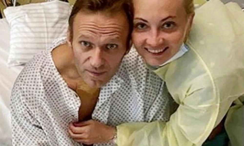 Υπόθεση Ναβάλνι - Κρεμλίνο: "Κάηκε" ως απόδειξη το μπουκάλι με το νερό εφόσον βγήκε εκτος χώρας